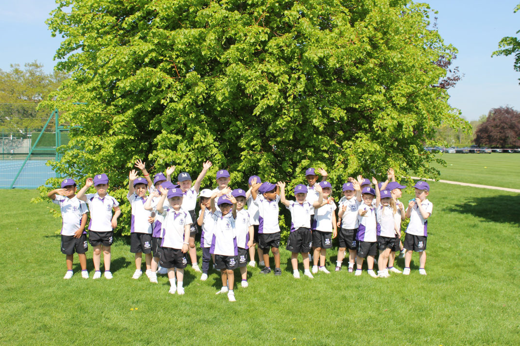 Young Kimbolton Students Anniversary Run group picture in sunshine