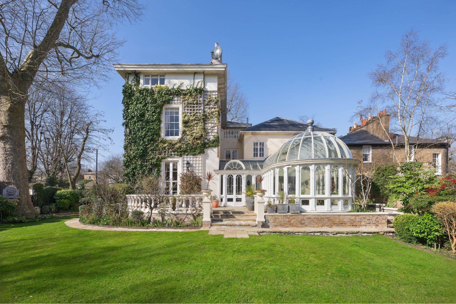 Italiante mansion with lawn and domed orangery