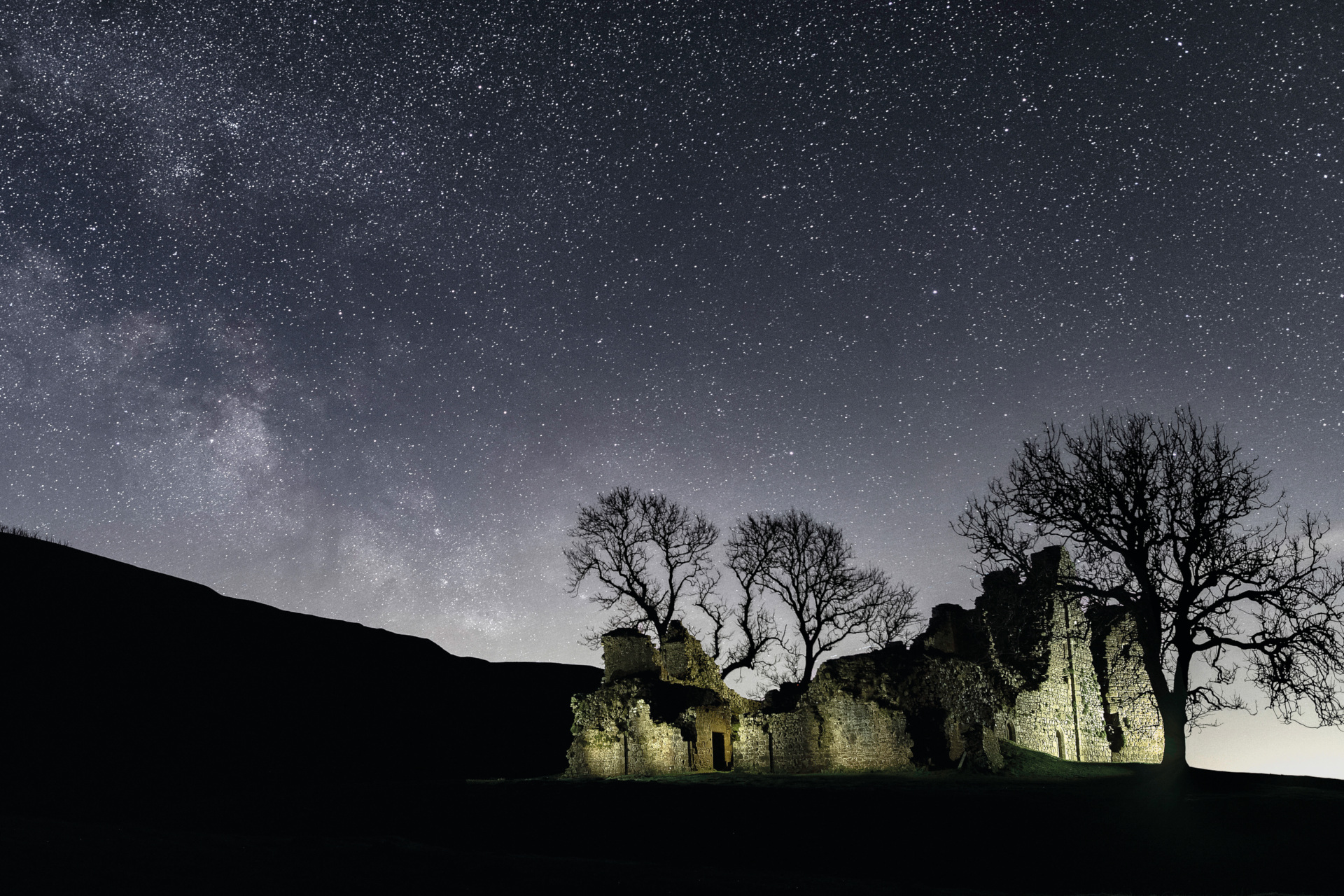 Pendragon Castle, Cumbria at night | Dark skies UK