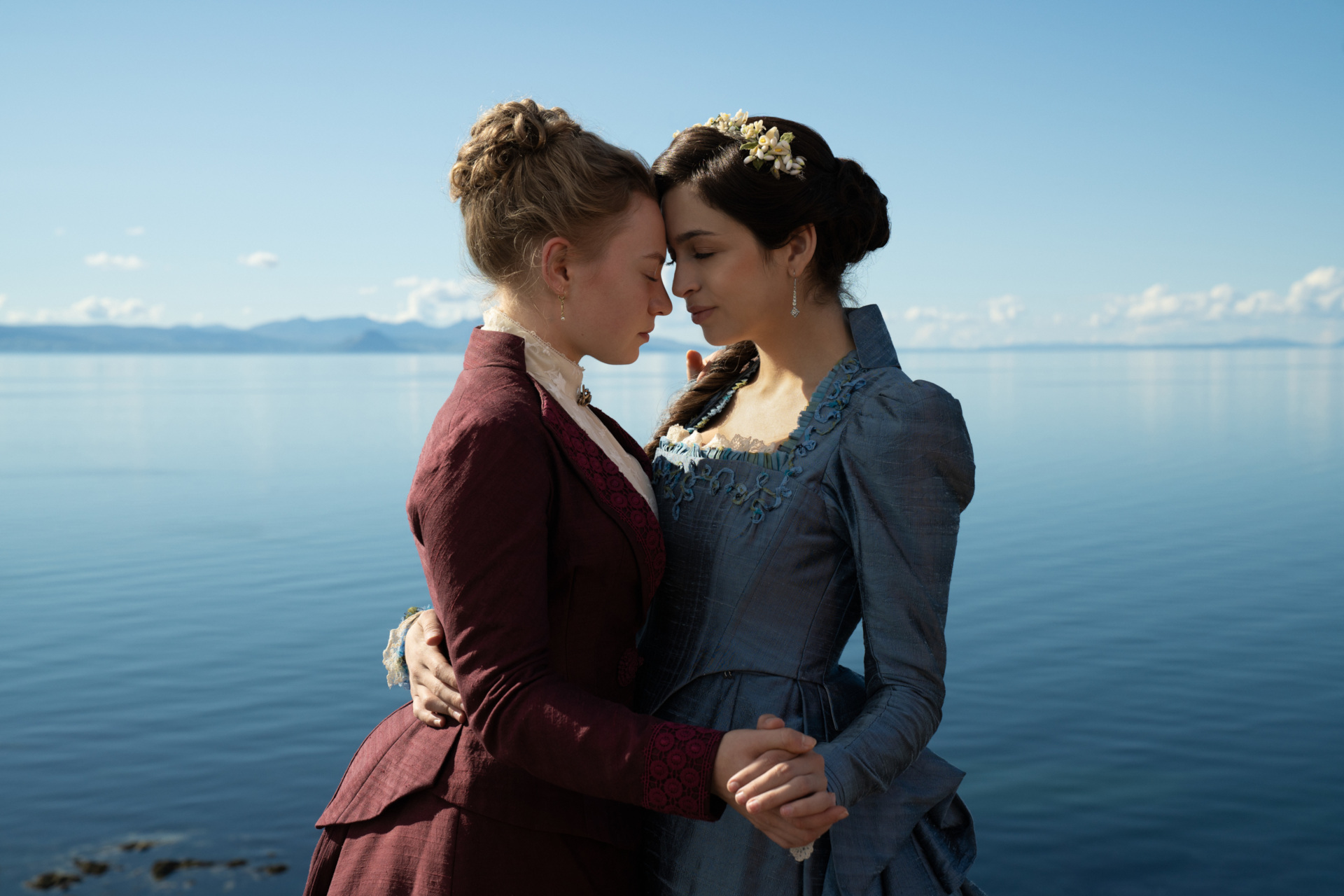 (L to R) Mia Threapleton and Josie Totah in The Buccaneers season 2