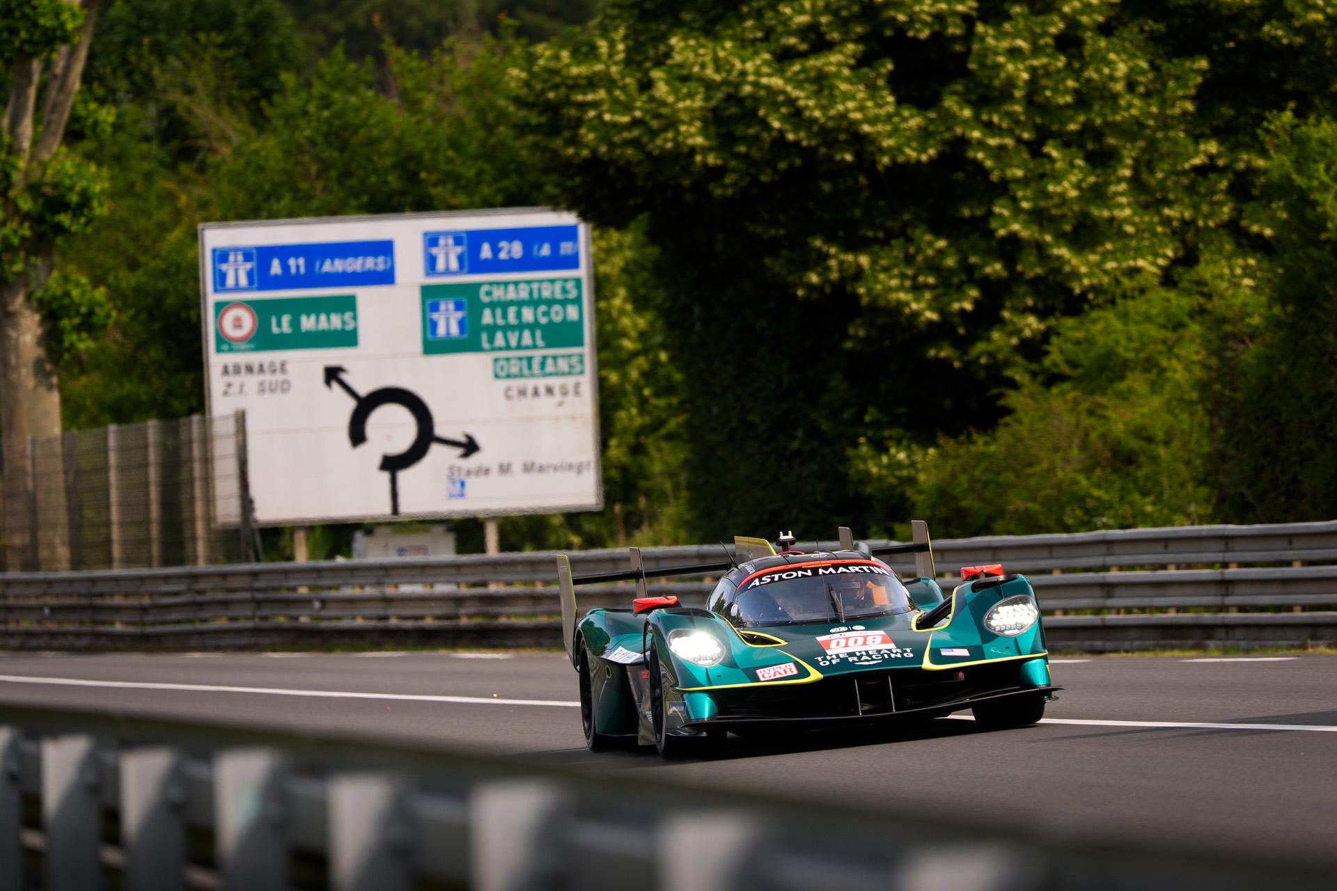 24 Hours To Le Mans: Aston Martin Returns