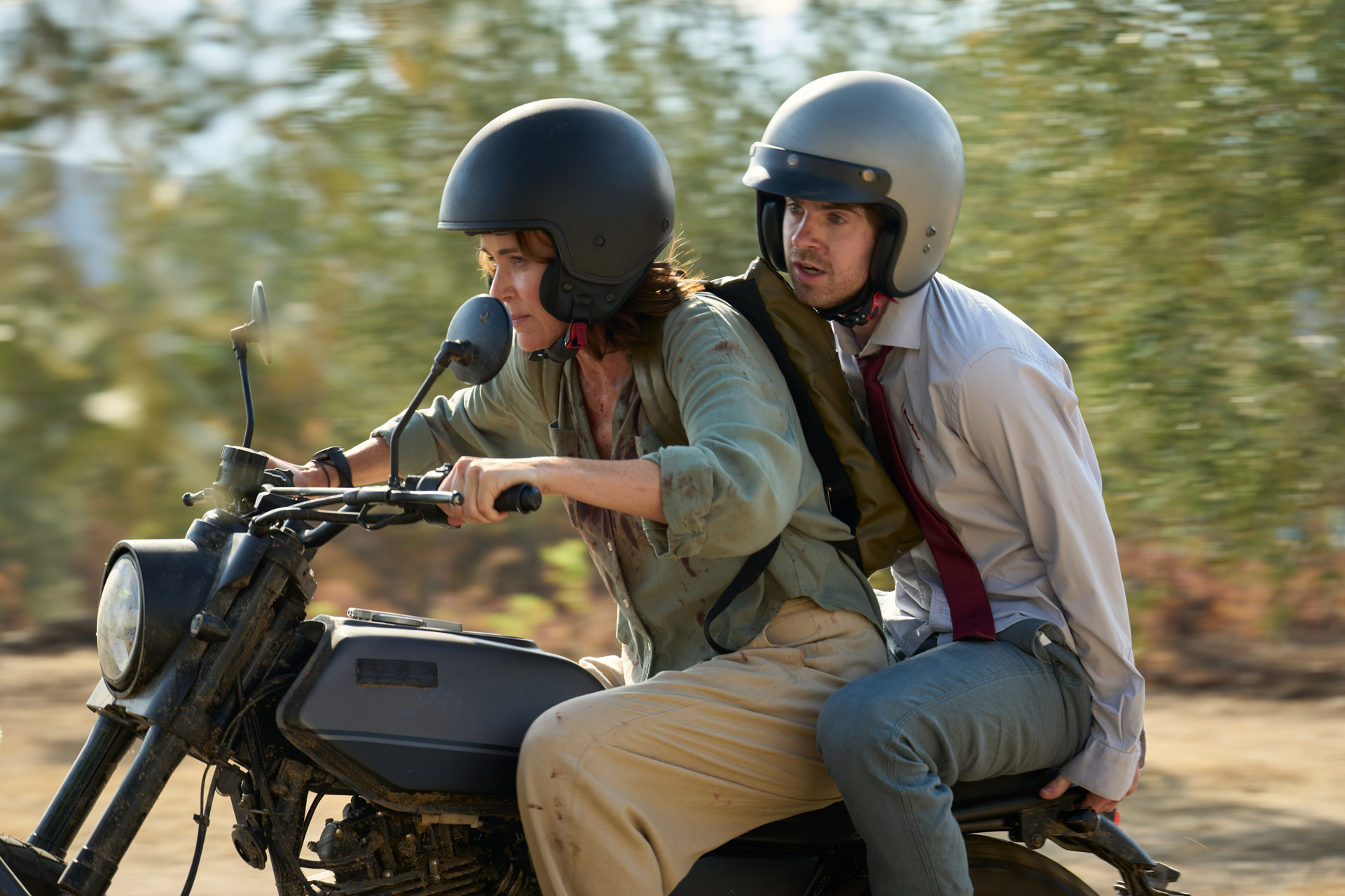 Julie (KEELEY HAWES) and Edward (FREDDIE HIGHMORE) in The Assassin