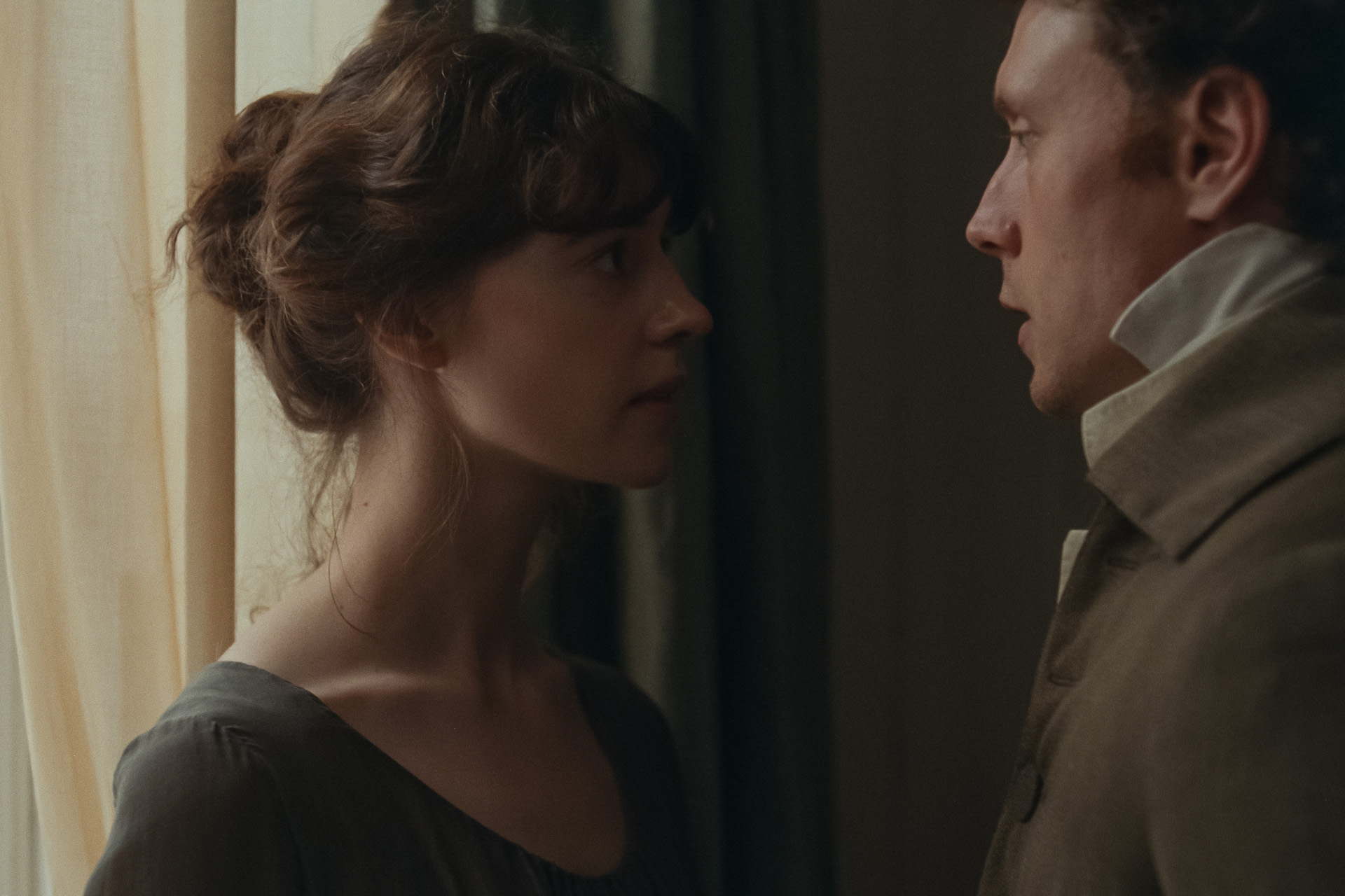 Daisy Edgar-Jones stars as Elinor Dashwood and George MacKay as Edward Ferrars in SENSE AND SENSIBILITY