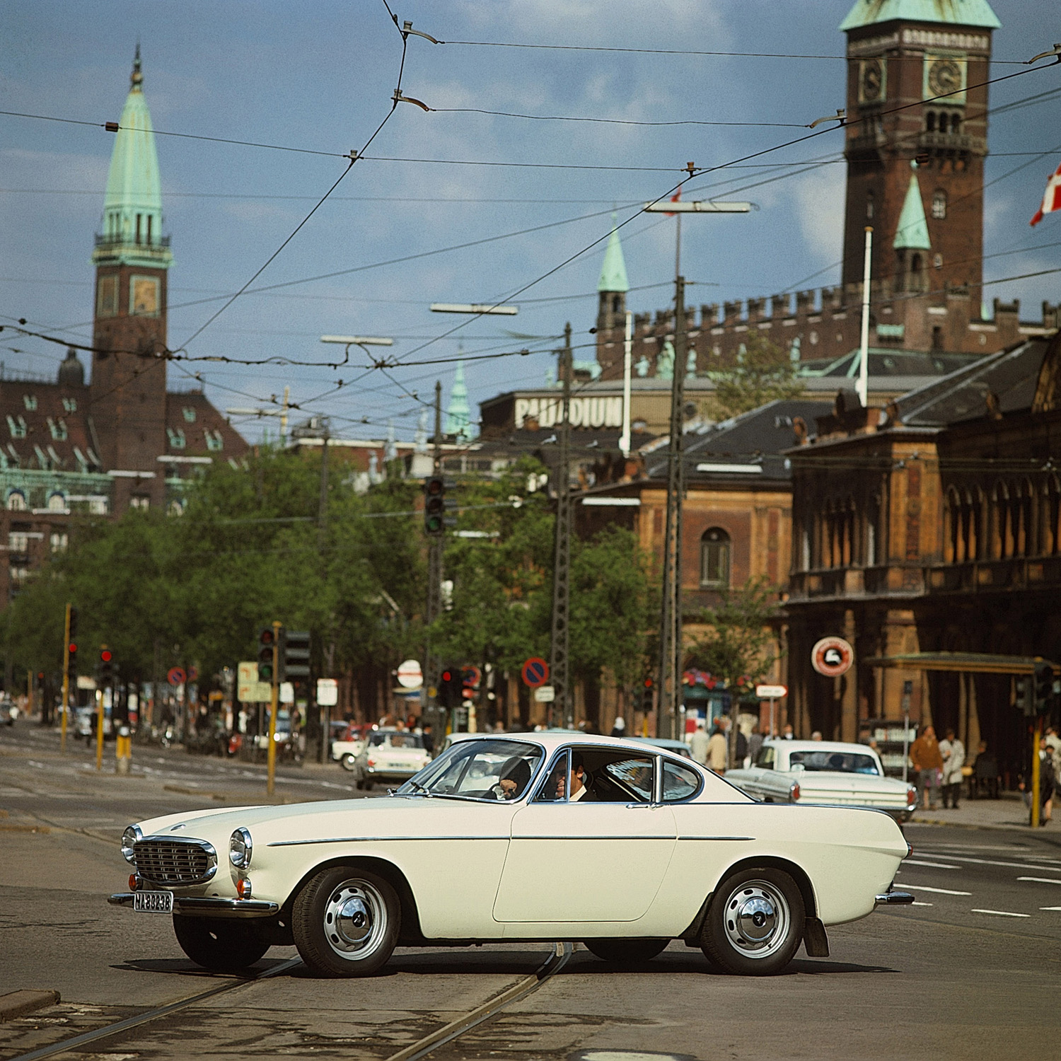 White Volvo P1800