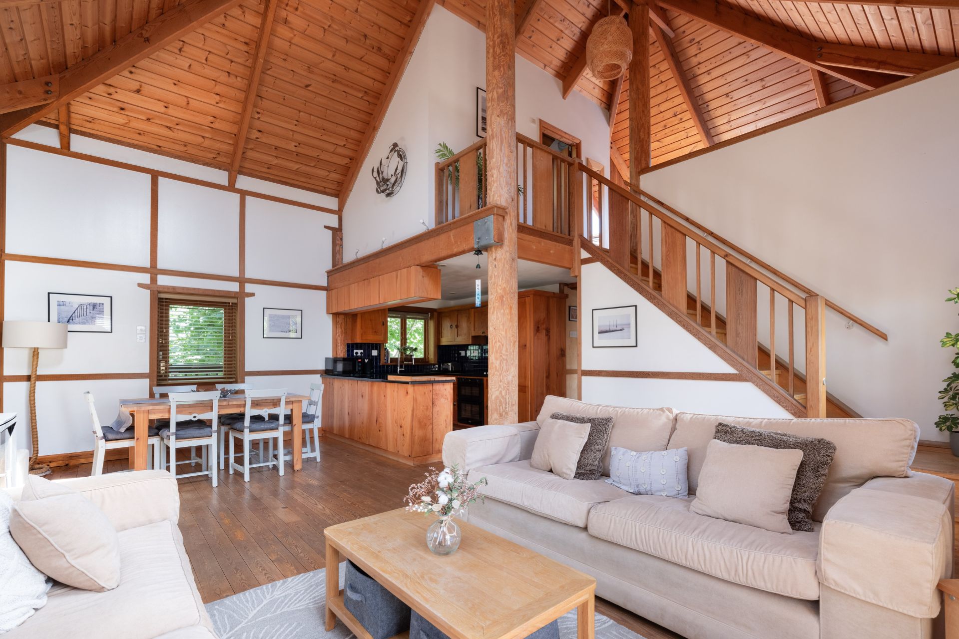 Kate Winslet Japanese Pole House interior 2