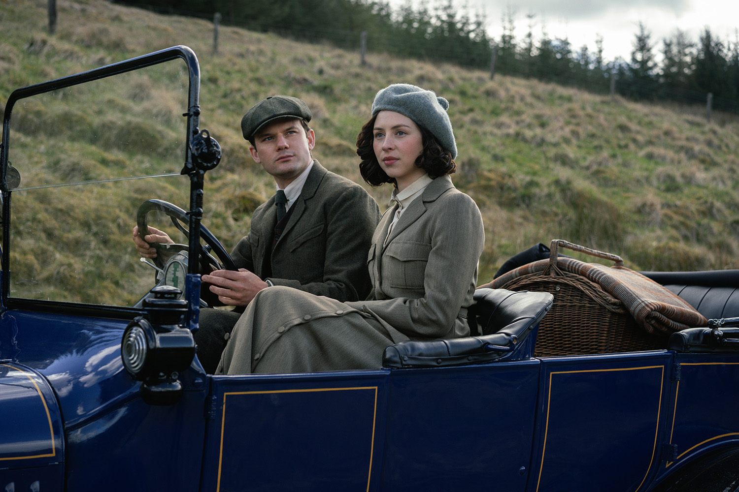 Henry Beauchamp (Jeremy Irvine) & Julia Moriston (Hermione Corfield) in Outlander: Blood of My Blood