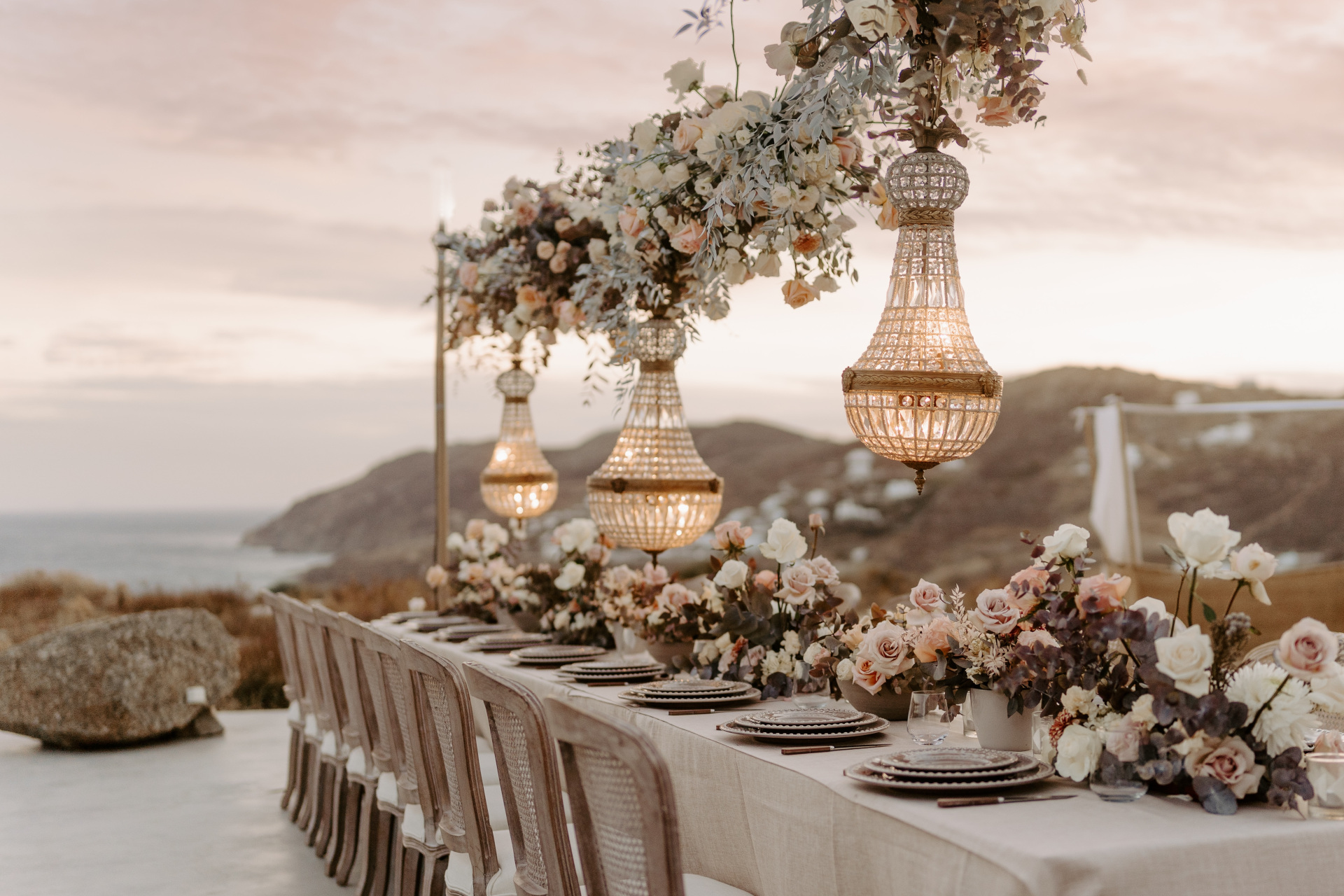 Wedding table set up outdoors | how to plan a wedding