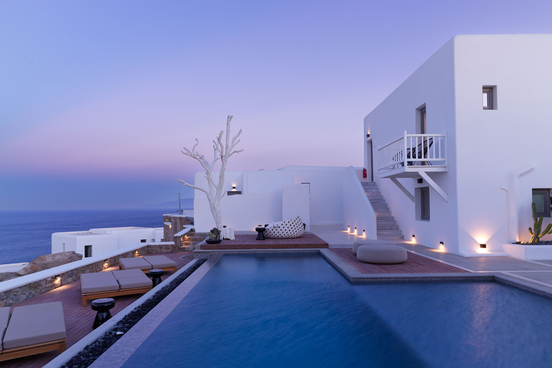 An Amyth hotel at dusk