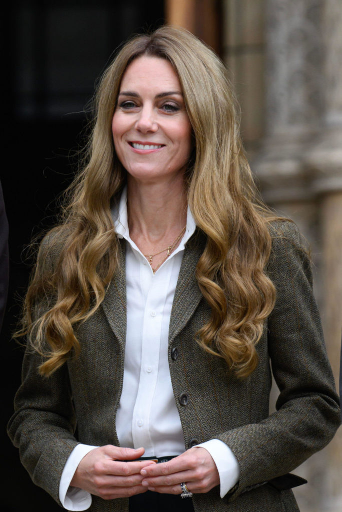 Our First Full Look At Kate Middleton’s New Blonde Blow Out Is Here