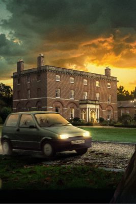 A car in front of a country house in The Guest