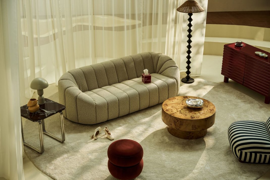 Inside The Analogue Room Trend Where Phones Aren't Welcome