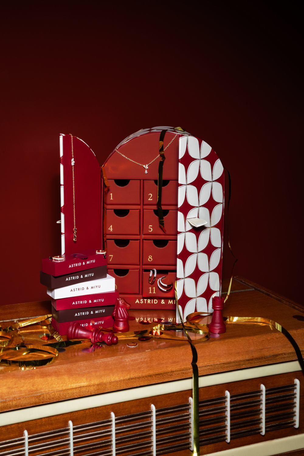 Box with jewellery 