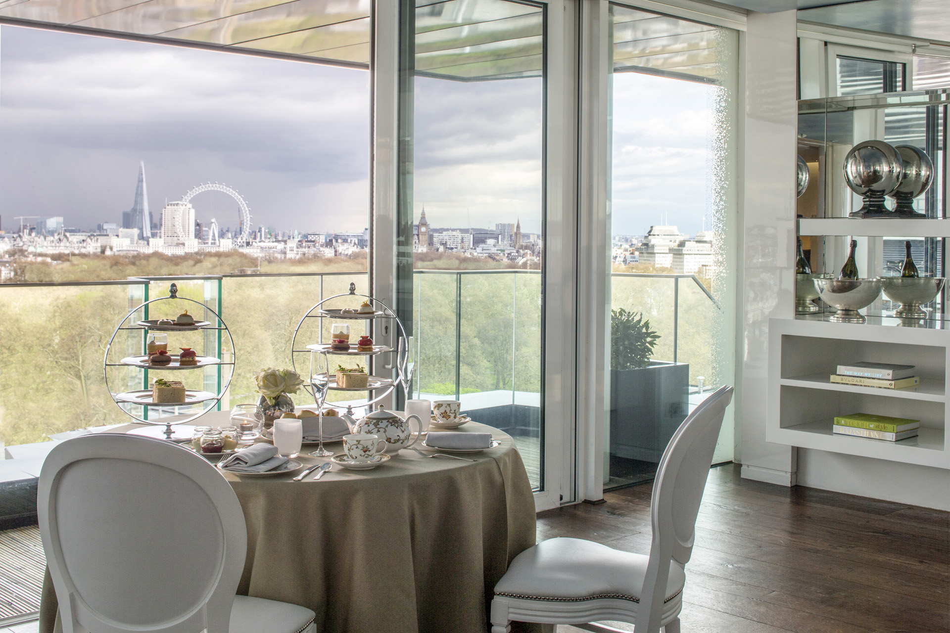 TEN Lounge at Four Seasons Hotel London at Park Lane.