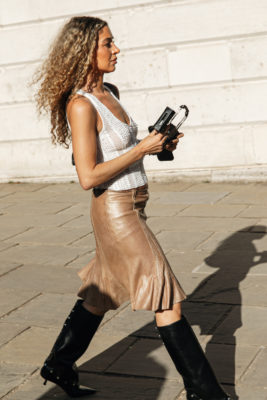 Woman with curly hair | hair trends autumn 2025
