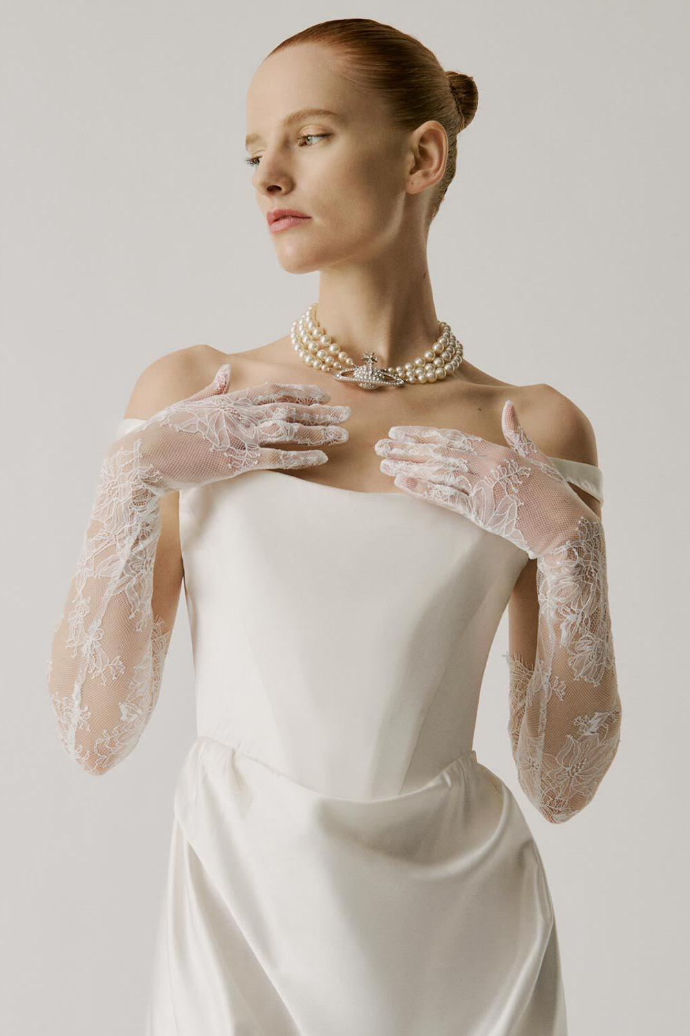 8 Beautiful Pairs Of Wedding Gloves For The Most Elegant Brides
