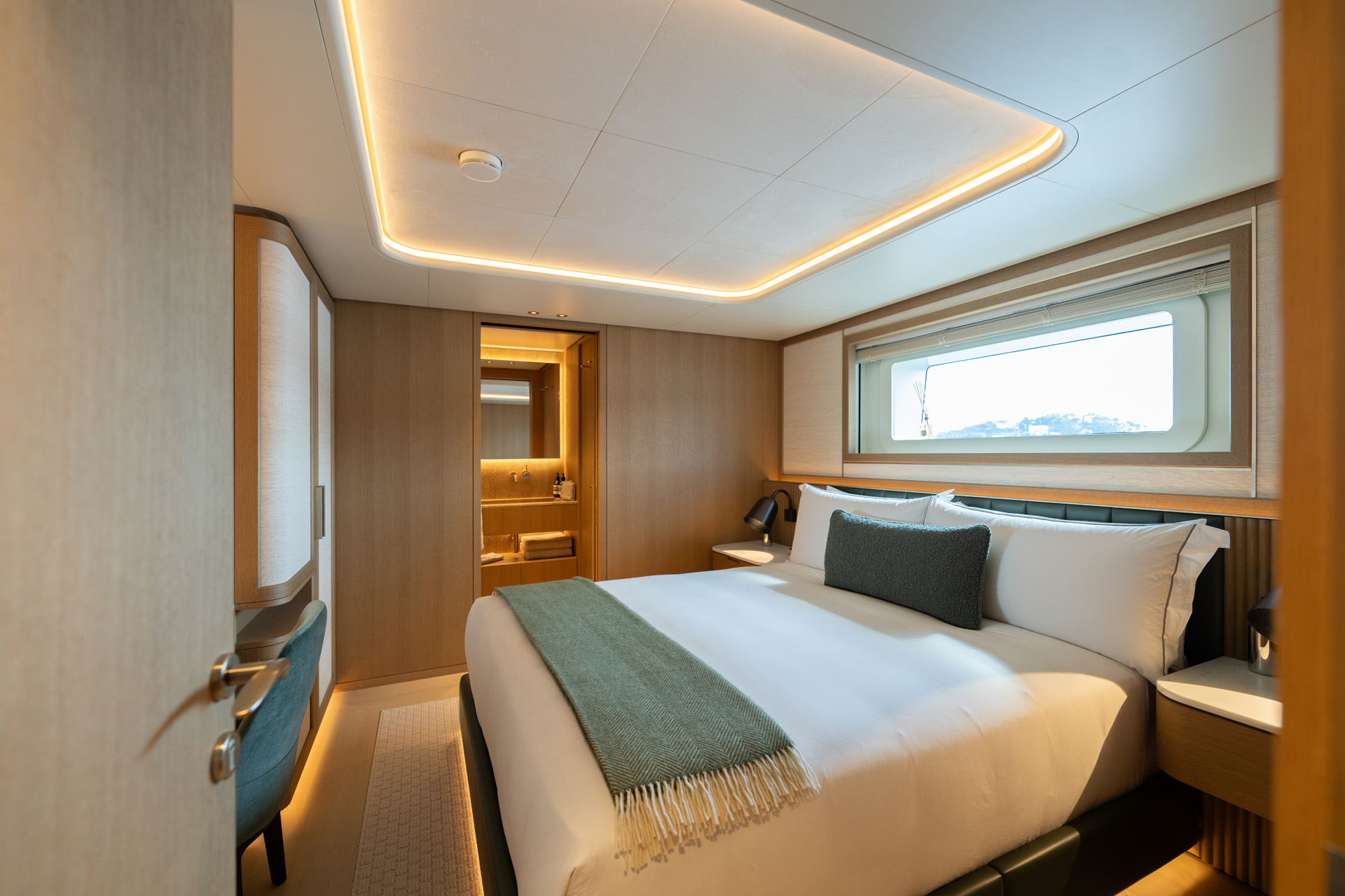A guest cabin on Seawolf X