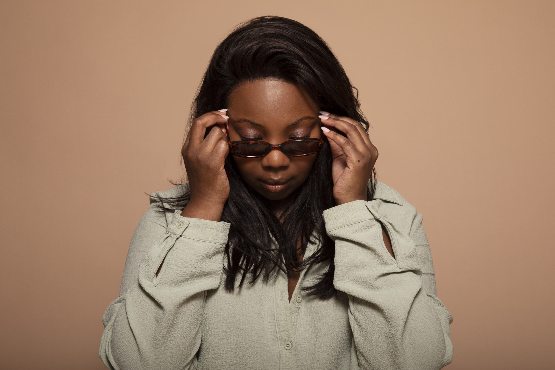 Mimî M Khayisa wearing sunglasses