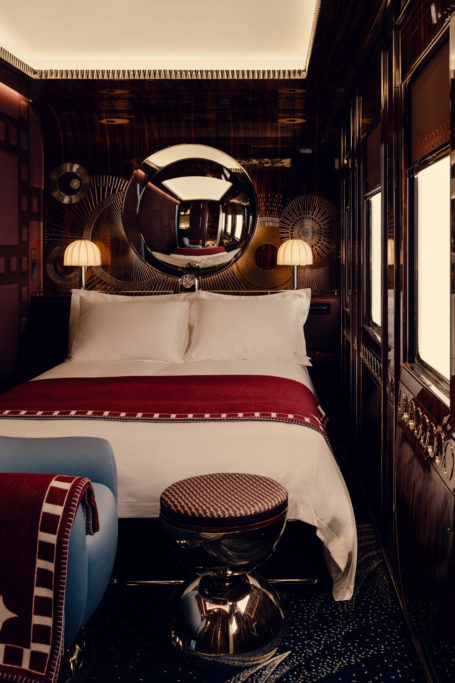 A bedroom abord the Orient Express