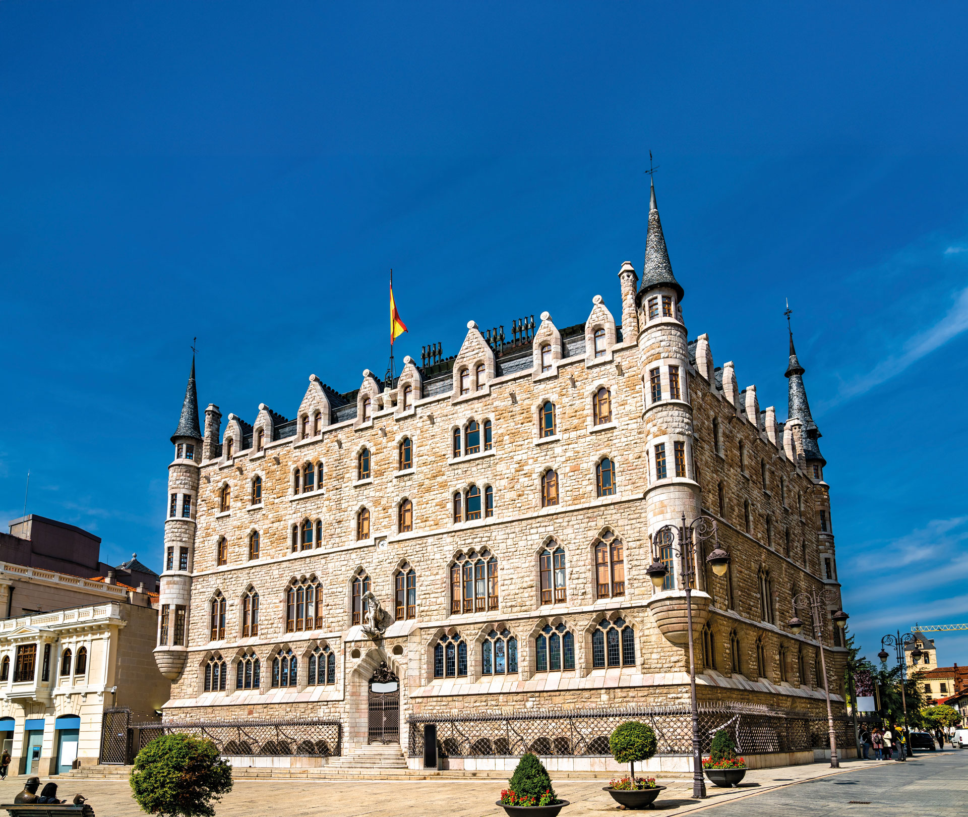  Casa de los Botines © Shutterstock
