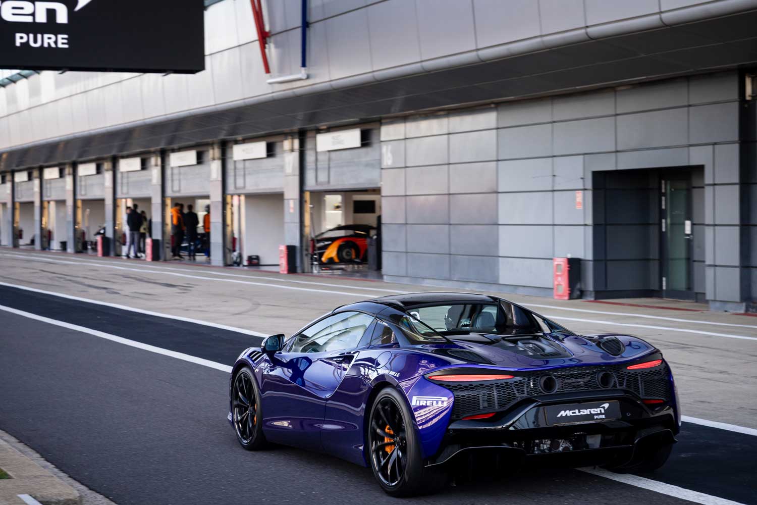 Pure McLaren Silverstone purple Artura