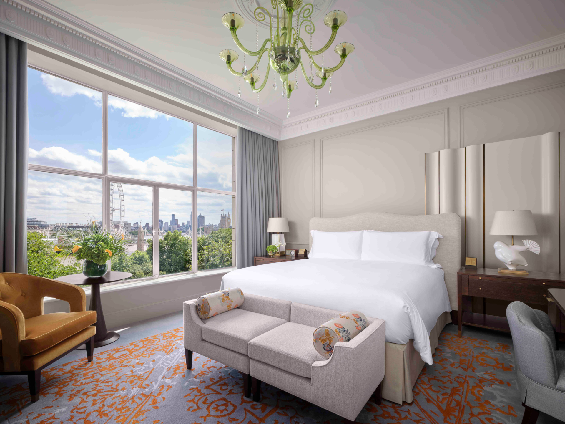 Bedroom overlooking Thames