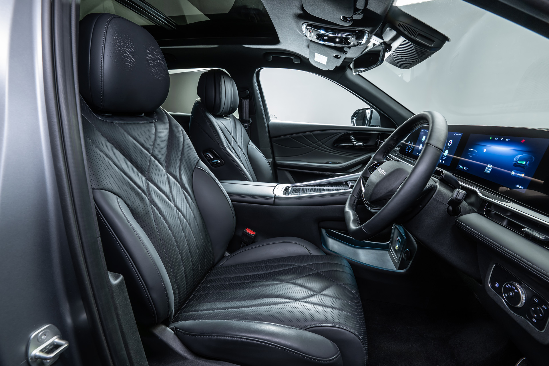 The interior of the Omoda 9