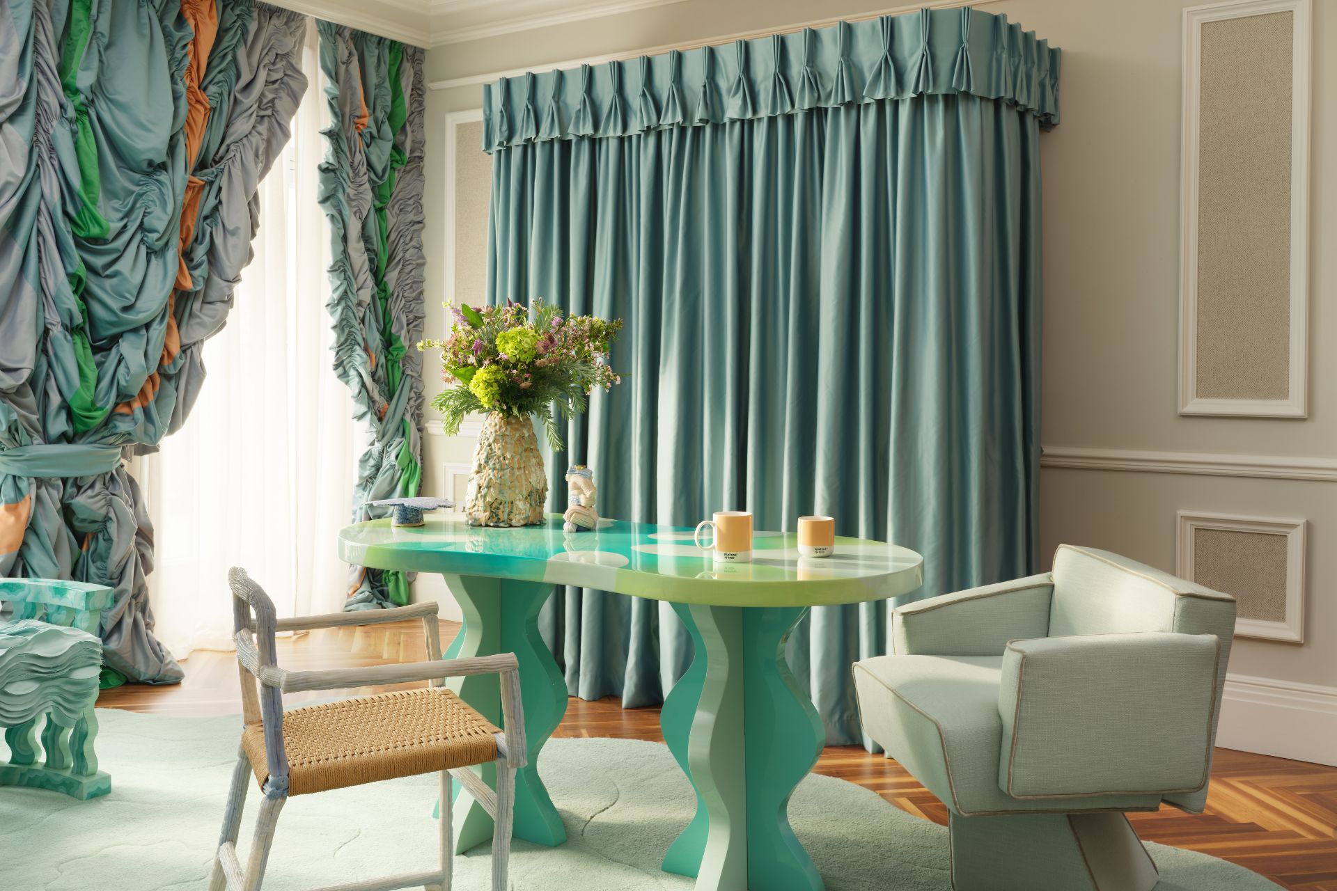 Mandarin Oriental Uchronia pantone