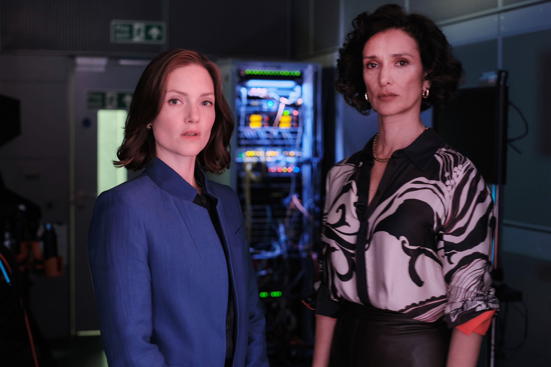 Rachel Carey (HOLLIDAY GRAINGER) & Khadija Khan (INDIRA VARMA) in The Capture S3