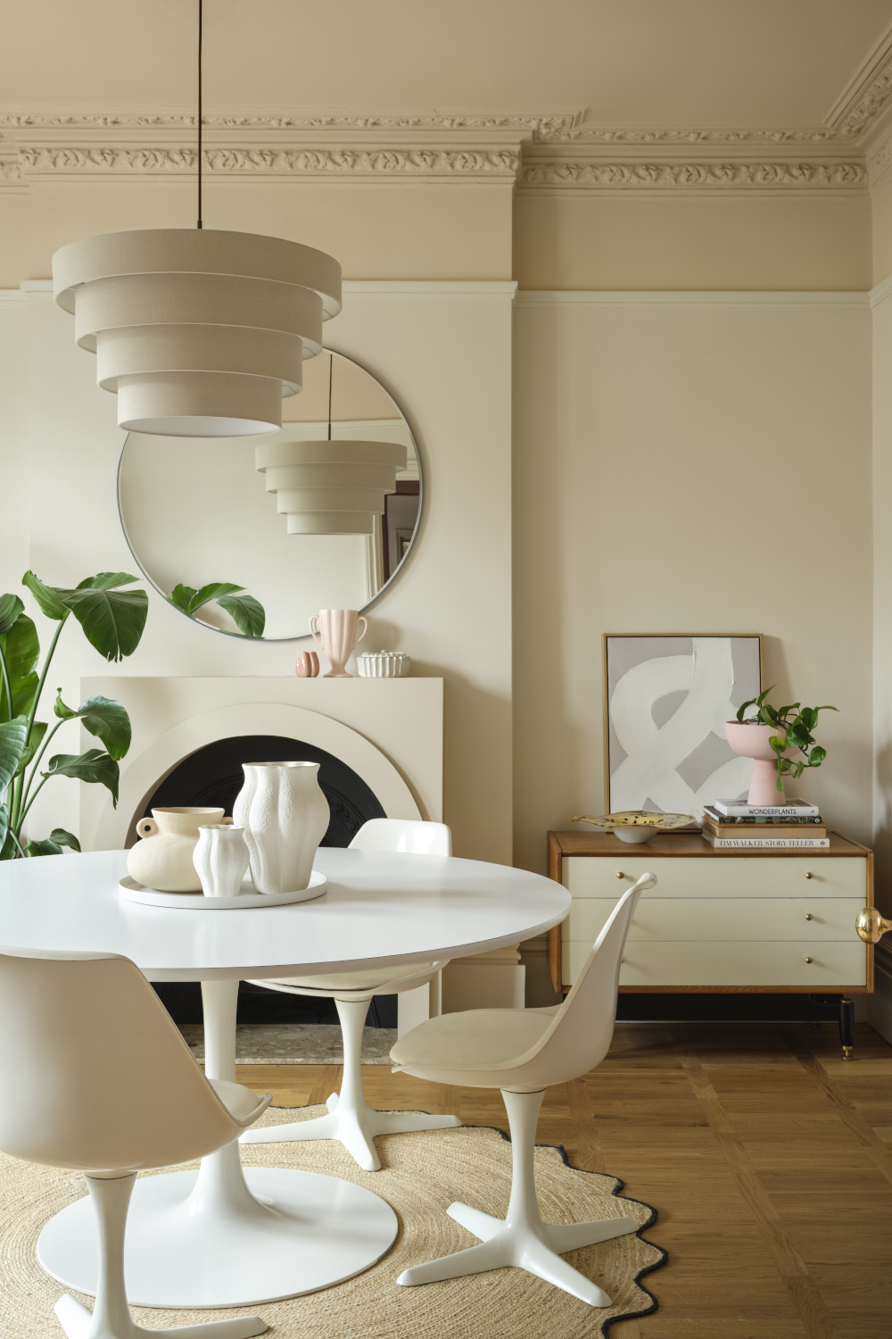 Dining room with neutral colour capping