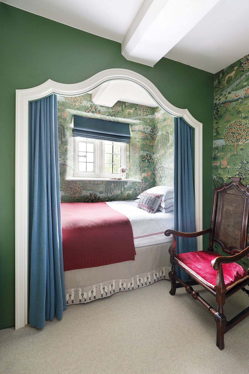 Guest Bedroom Ideas That Will Charm Festive Visitors