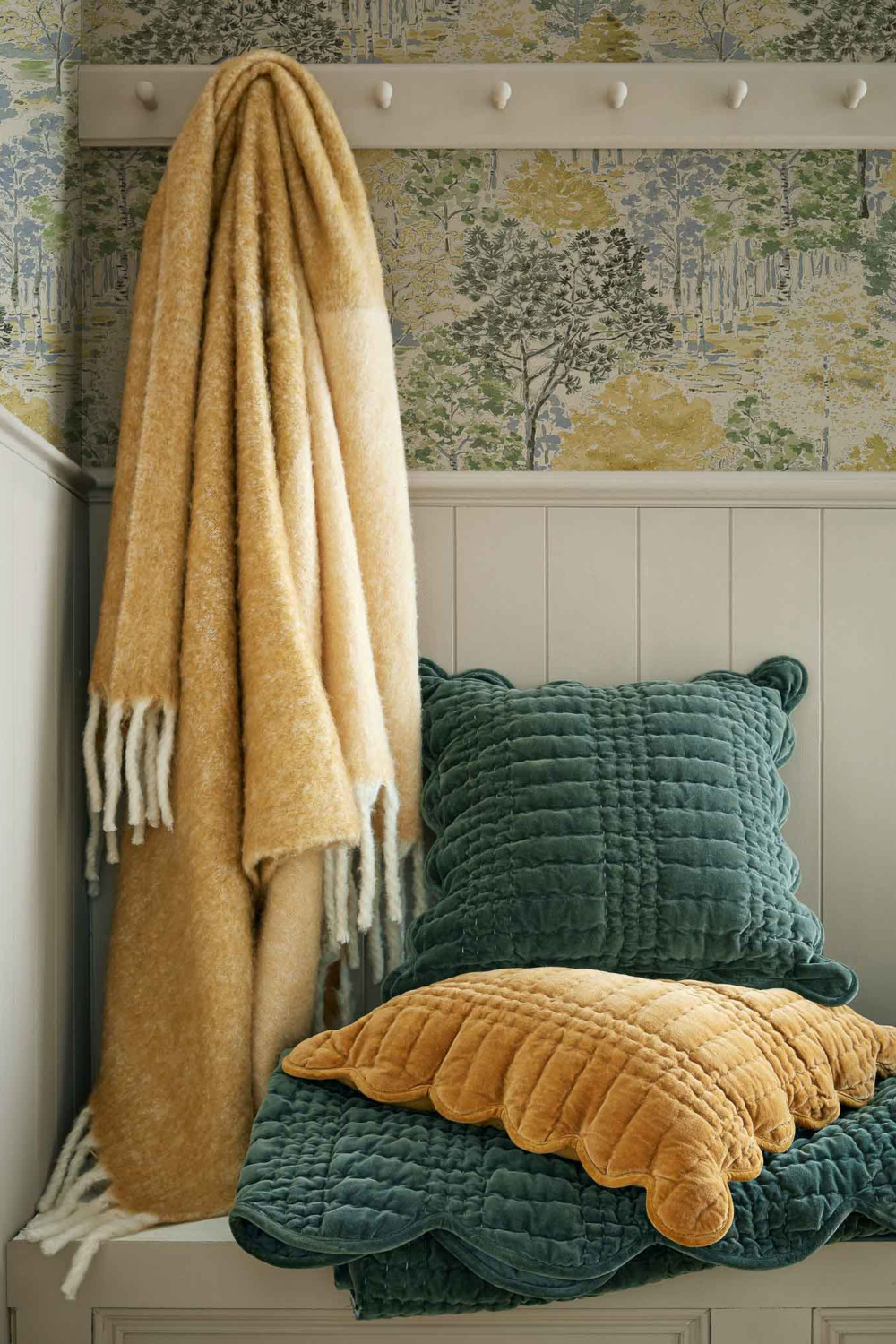 Room with scalloped cushions