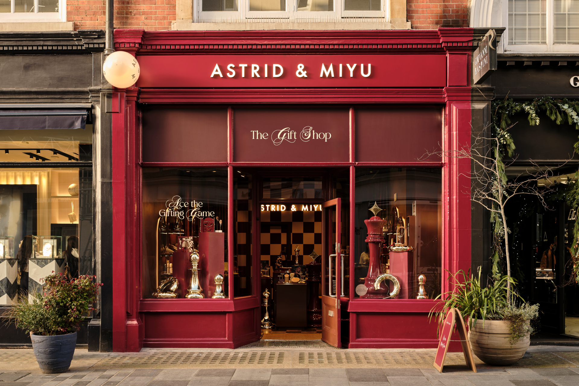 Astrid & Miyu store front