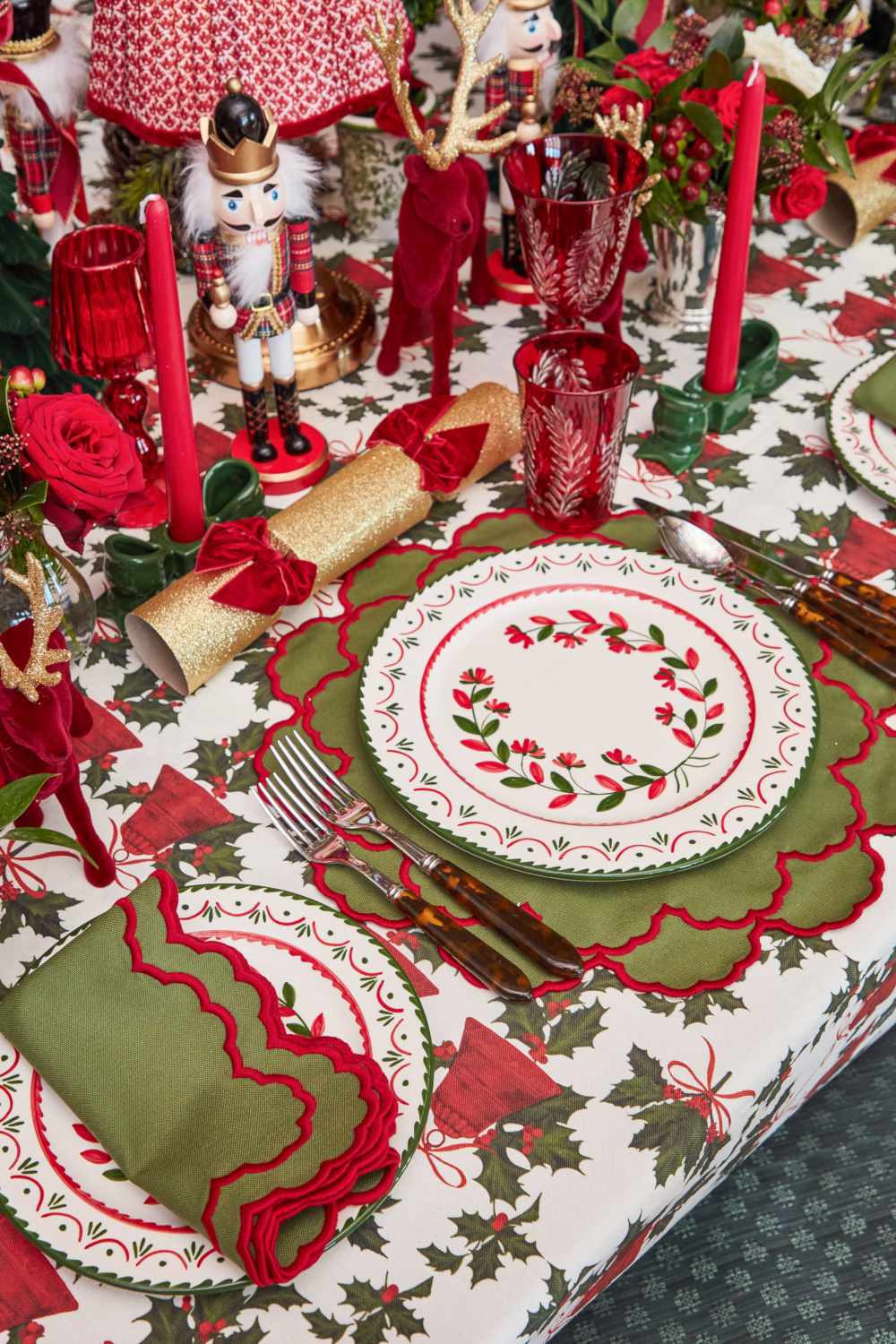 How To Create The Ultimate Festive Tablescape