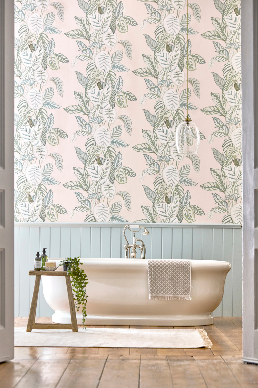 Pink wallpaper in bathroom