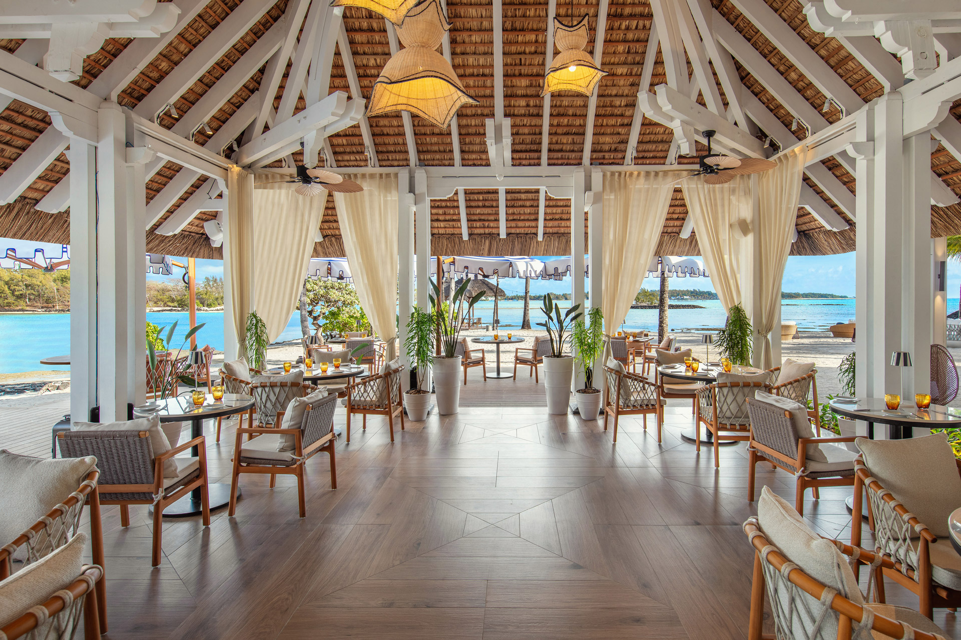 Coco's Beach House at Shangri-La Le Touessrok