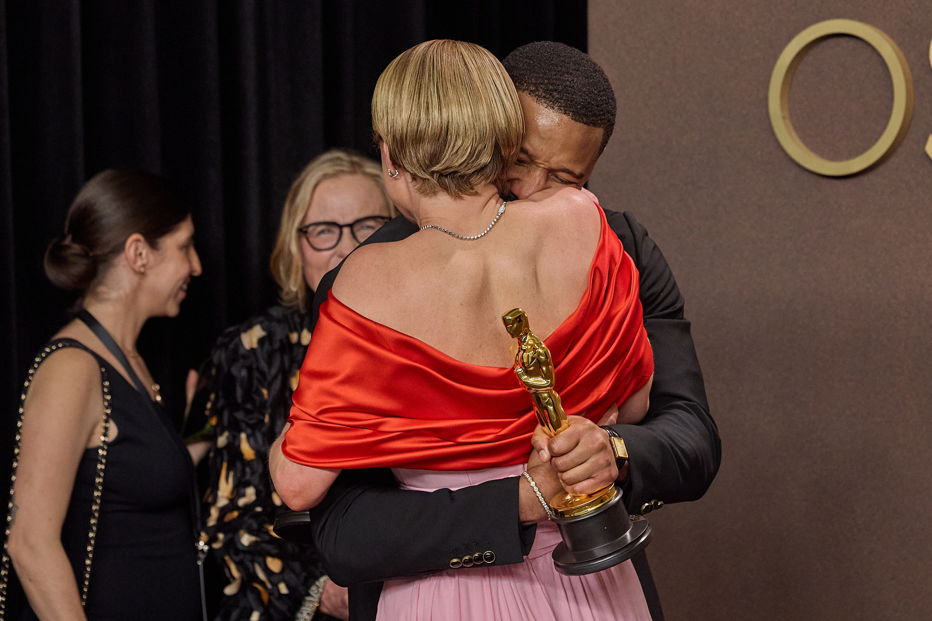 Jessie Buckley and Michael B. Jordan backstage with the Oscar® for Actress in a Leading Role during the 98th Oscars® at Dolby® Theatre at Ovation Hollywood on Sunday, March 15, 2026.