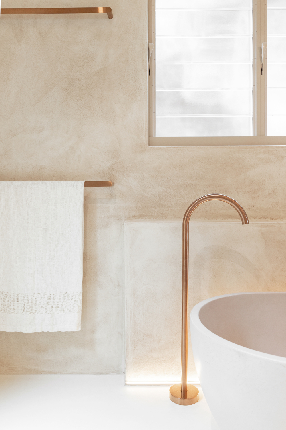 Bath and free standing filler