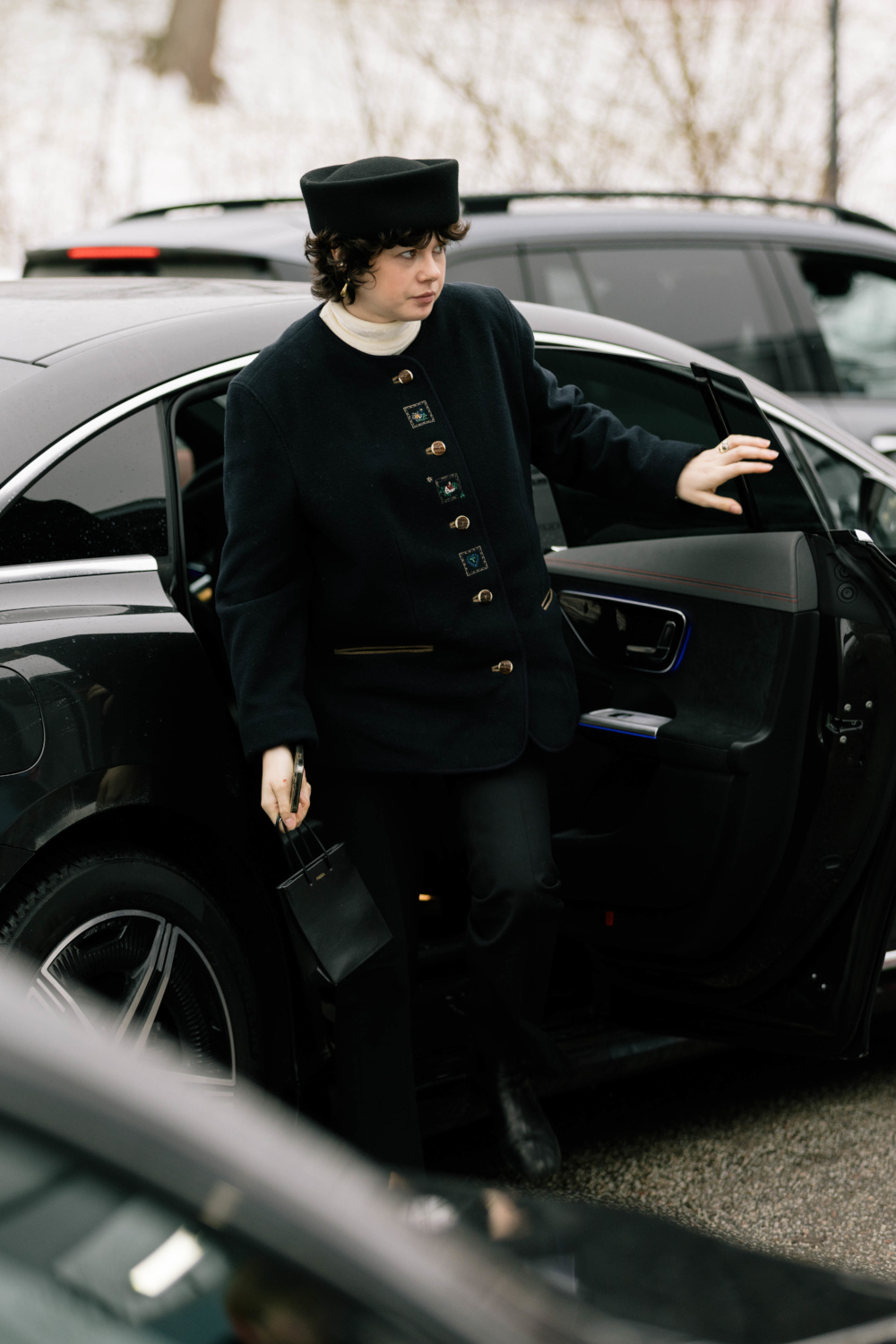 Woman wearing pillbox hat