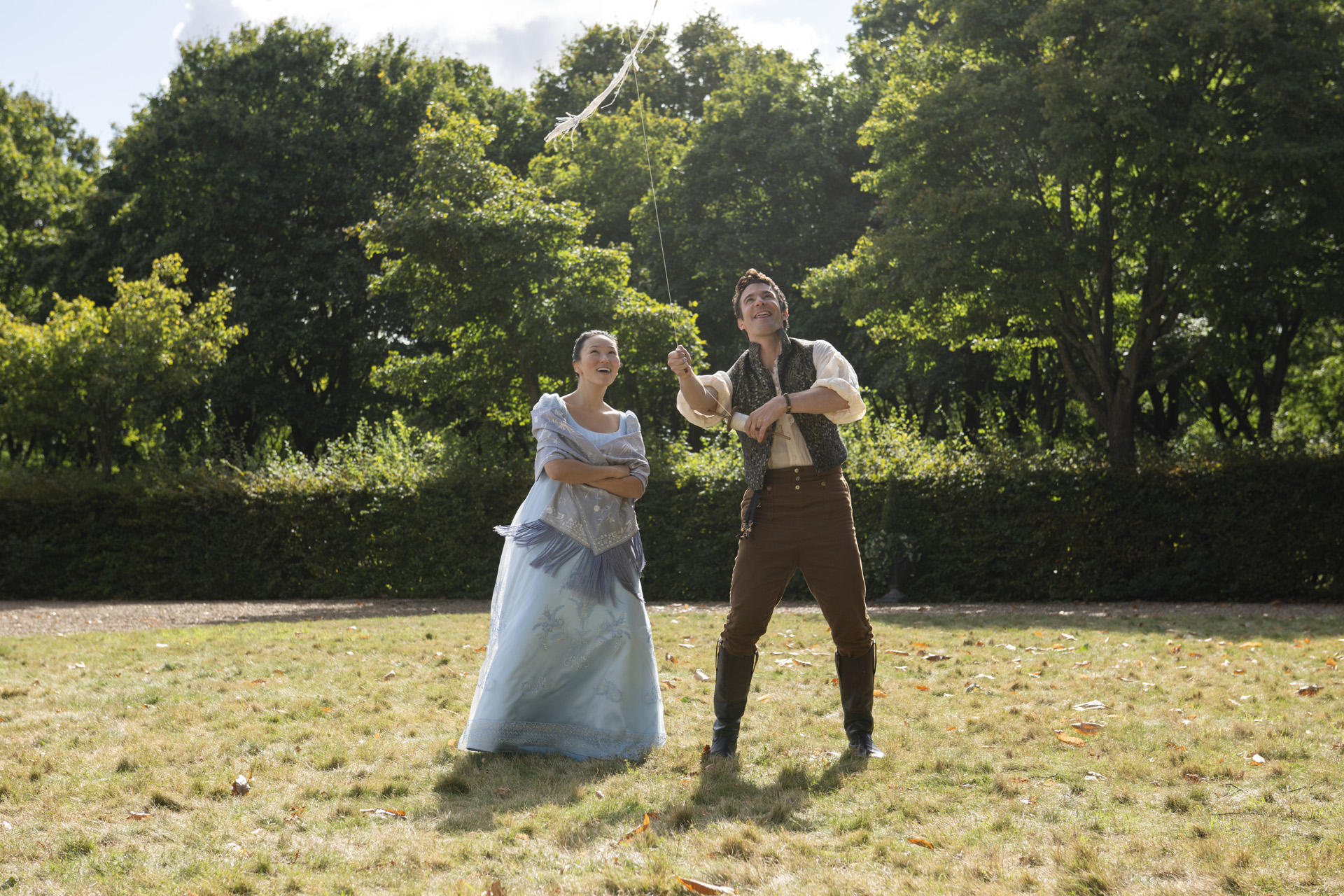 Yerin Ha as Sophie Baek & Luke Thompson as Benedict Bridgerton in Bridgerton season 4