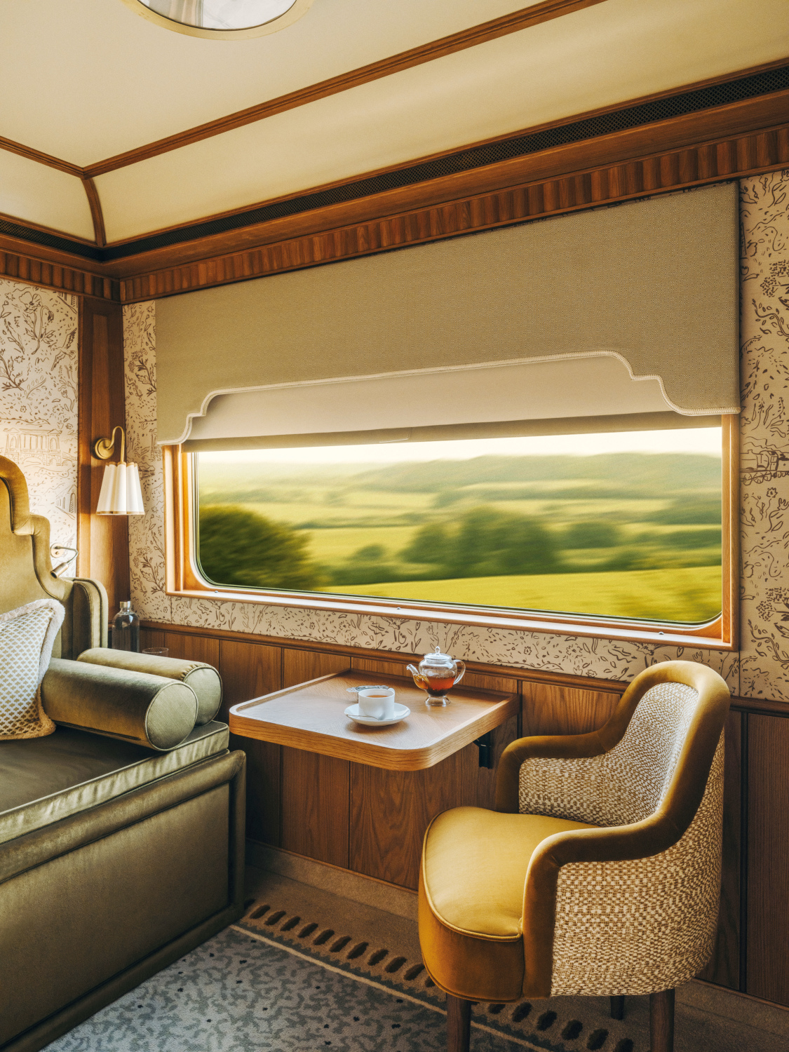 TRain carriage with armchair and sofa