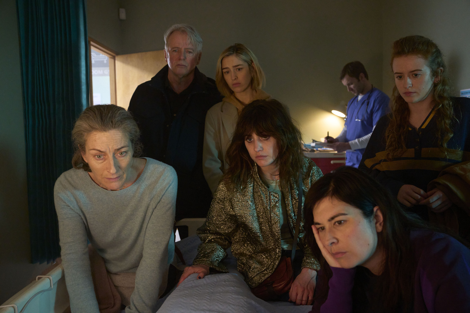 Mammy Walsh (CARRIE CROWLEY), Daddy Walsh (AIDAN QUINN), Claire (DANIELLE GALLIGAN), Rachel (CAROLINE MENTON), Maggie (STEFANIE PREISSNER) & Helen Walsh (MÁIRÉAD TYERS) in The Walsh Sisters.