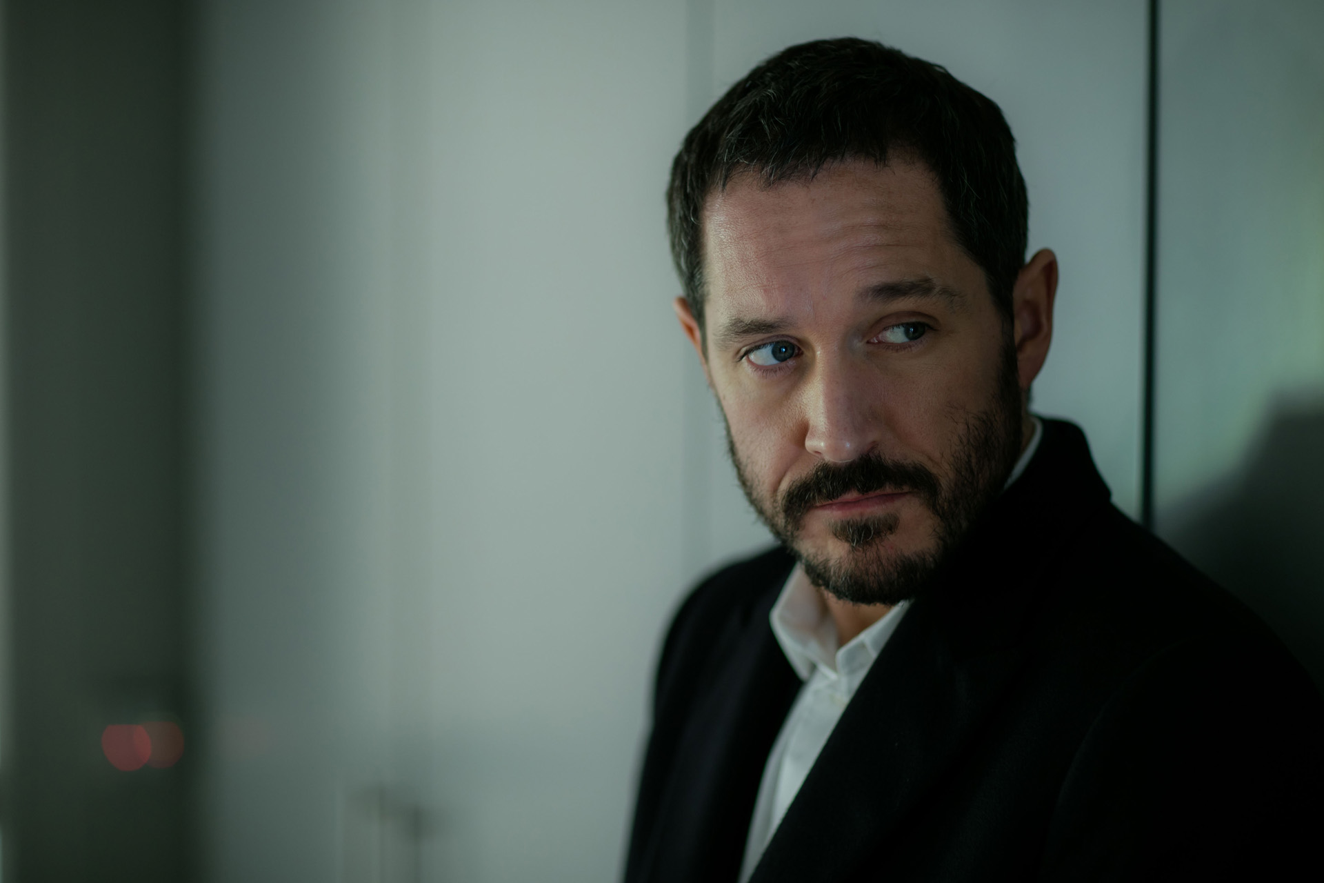 Simon (BERTIE CARVEL) in Doctor Foster.