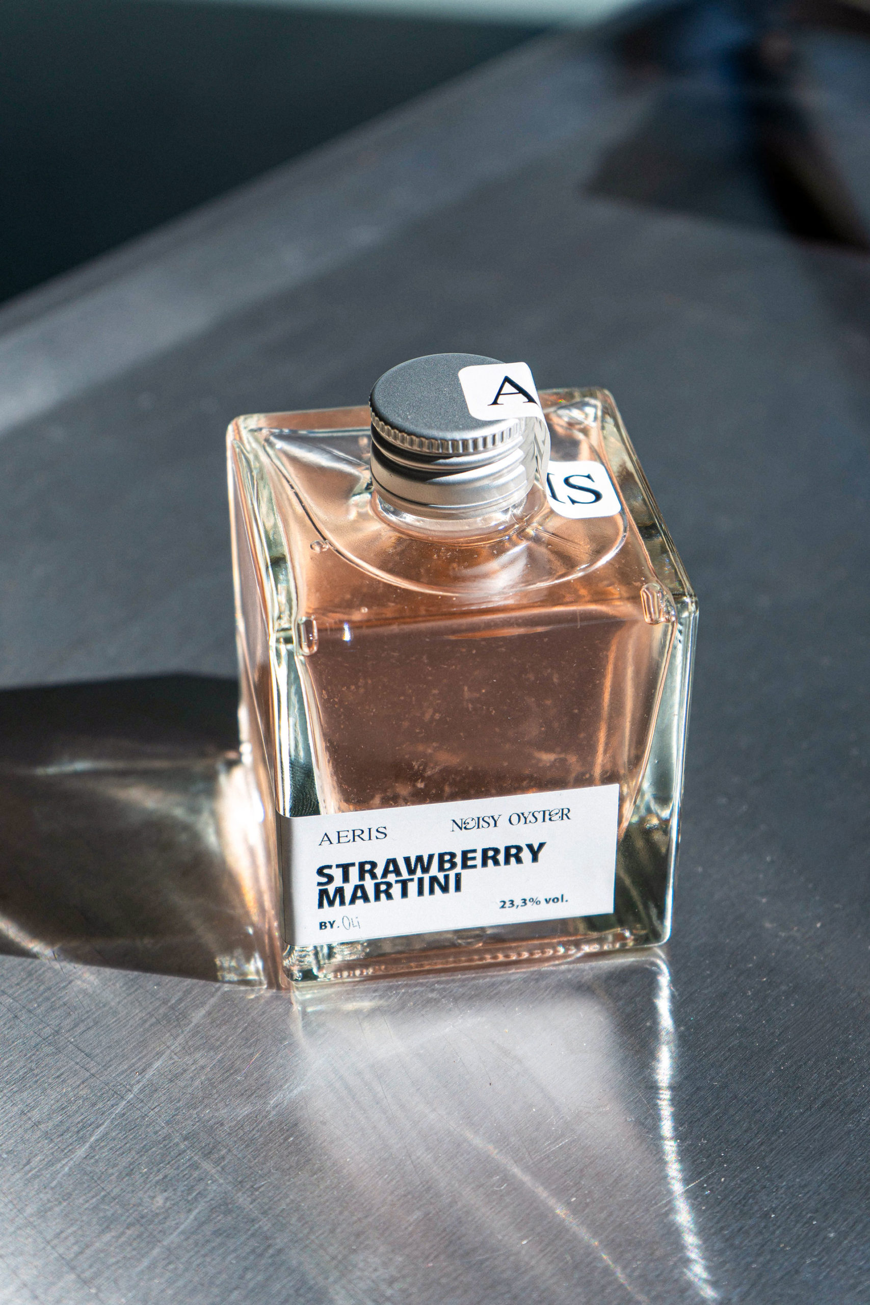 Noisy Oyster x Aeris - strawberry gin martini