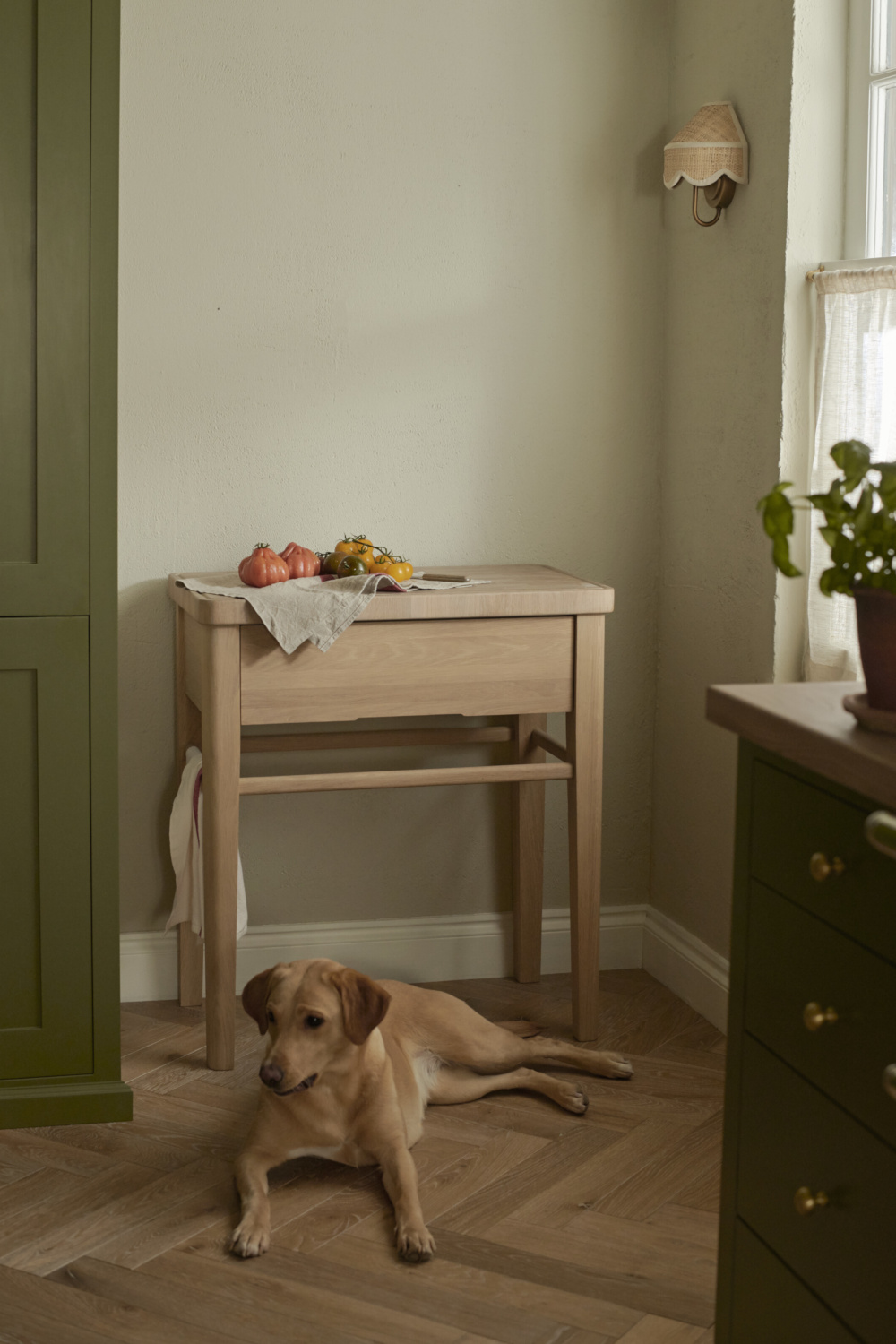 Freestanding chopping block