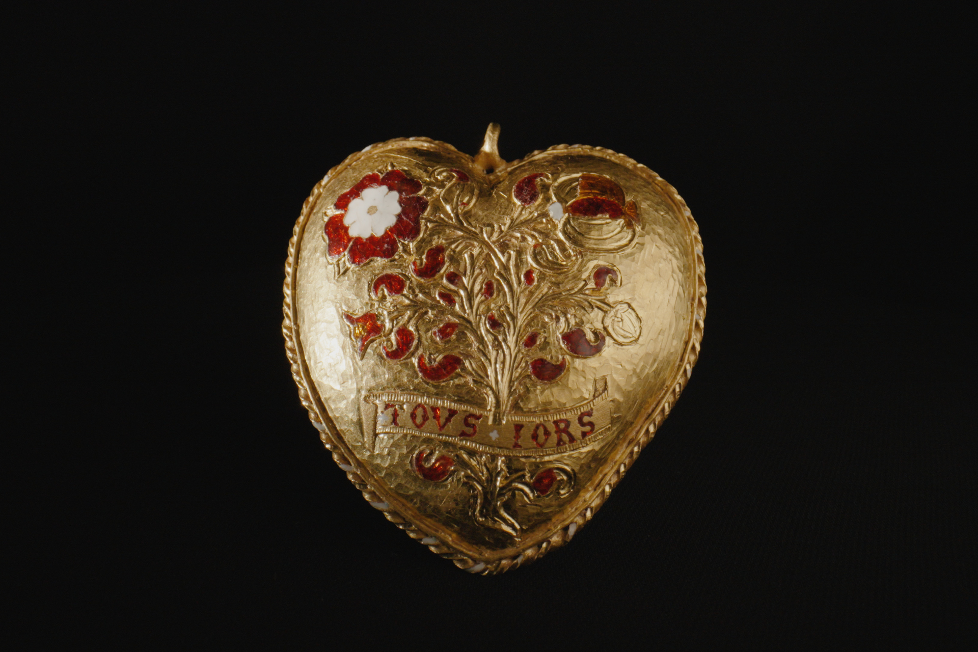 The Tudor Heart pendant