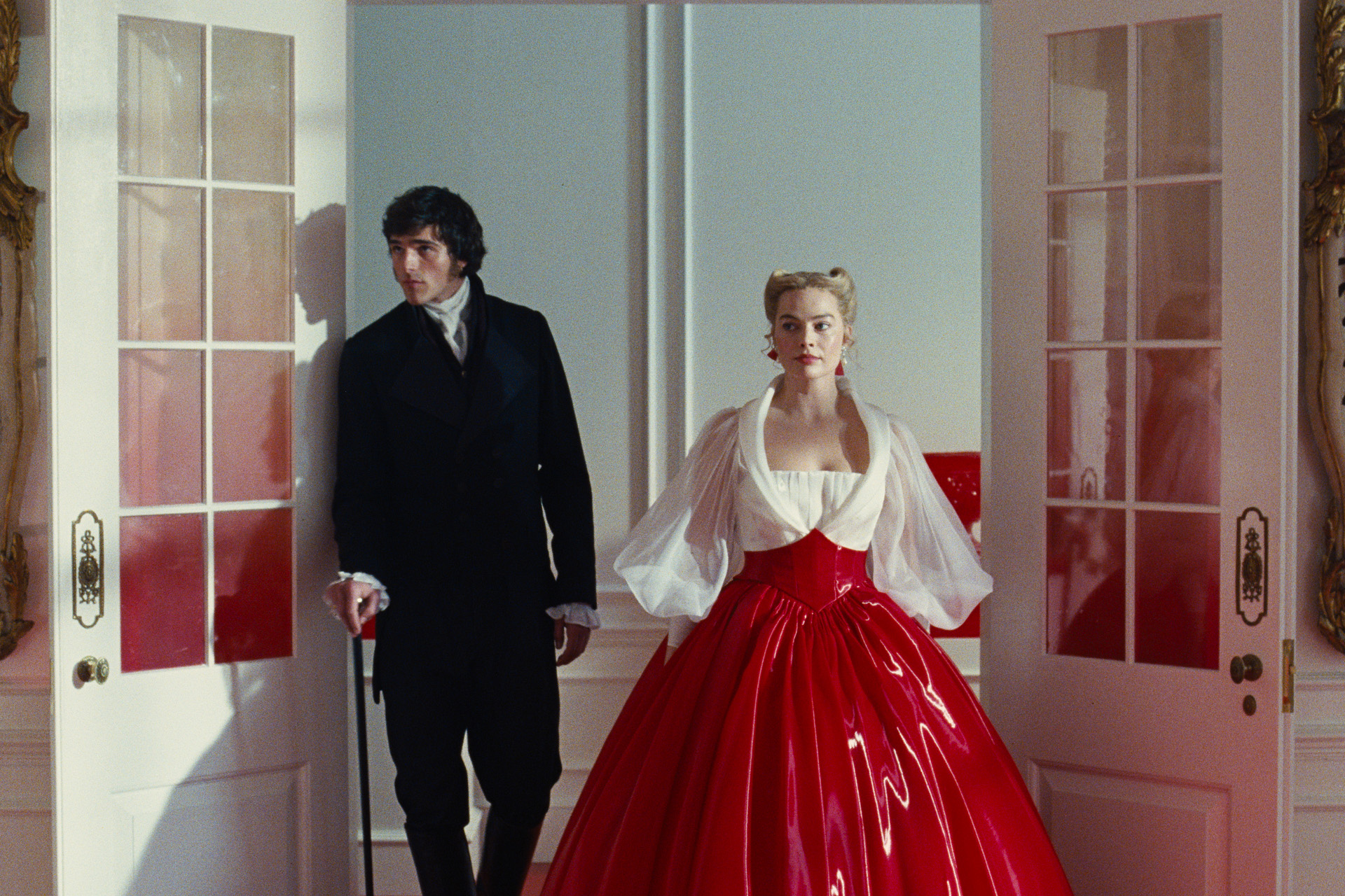 Jacob Elordi as Heathcliff & Margot Robbie as Cathy in Wuthering Heights.