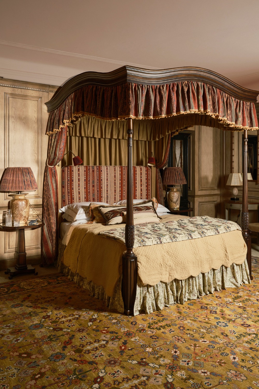 Four poster bed