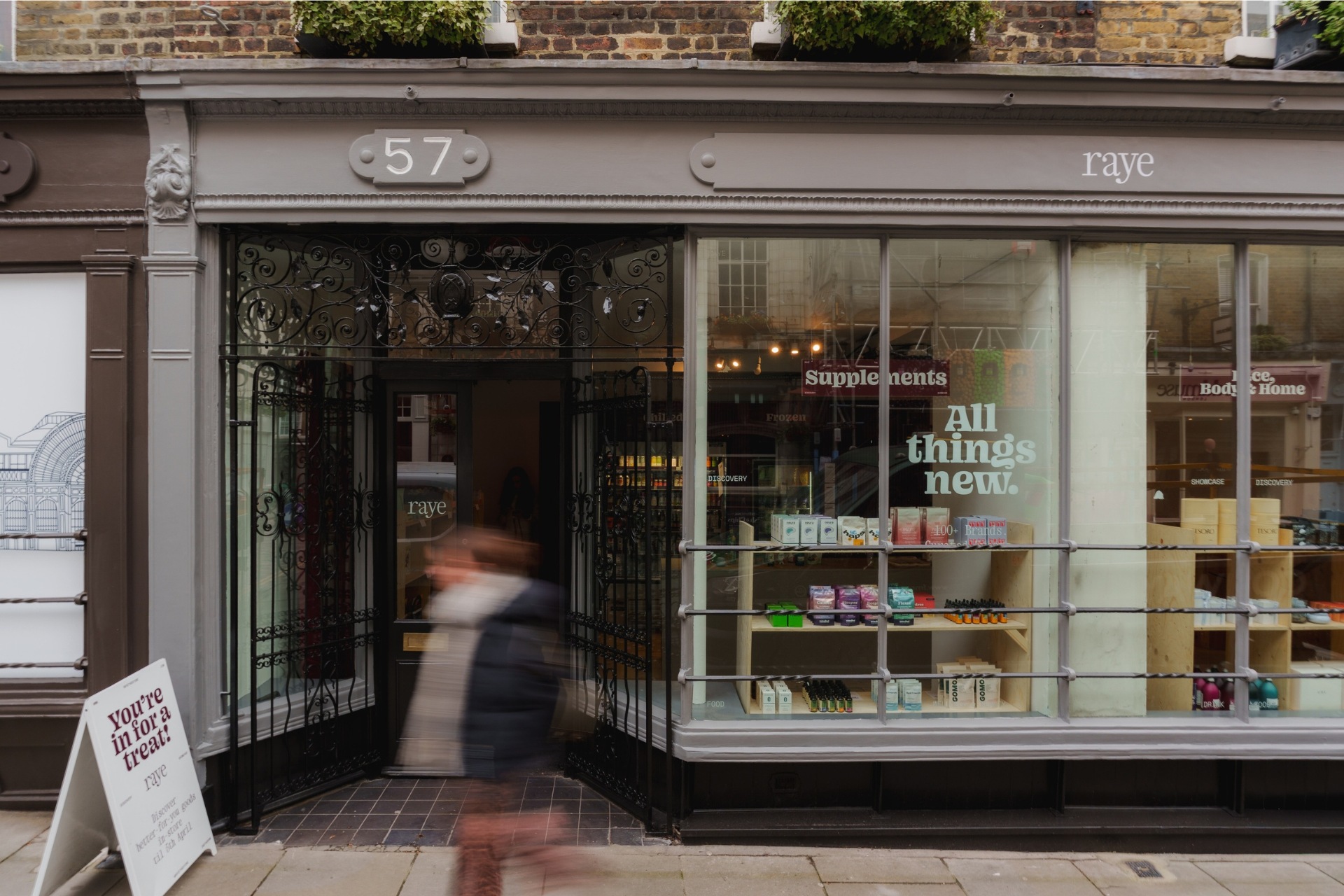 raye the store pop-up