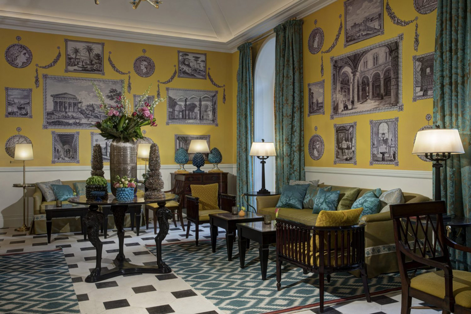 Living room at Hotel de la Ville, Rome