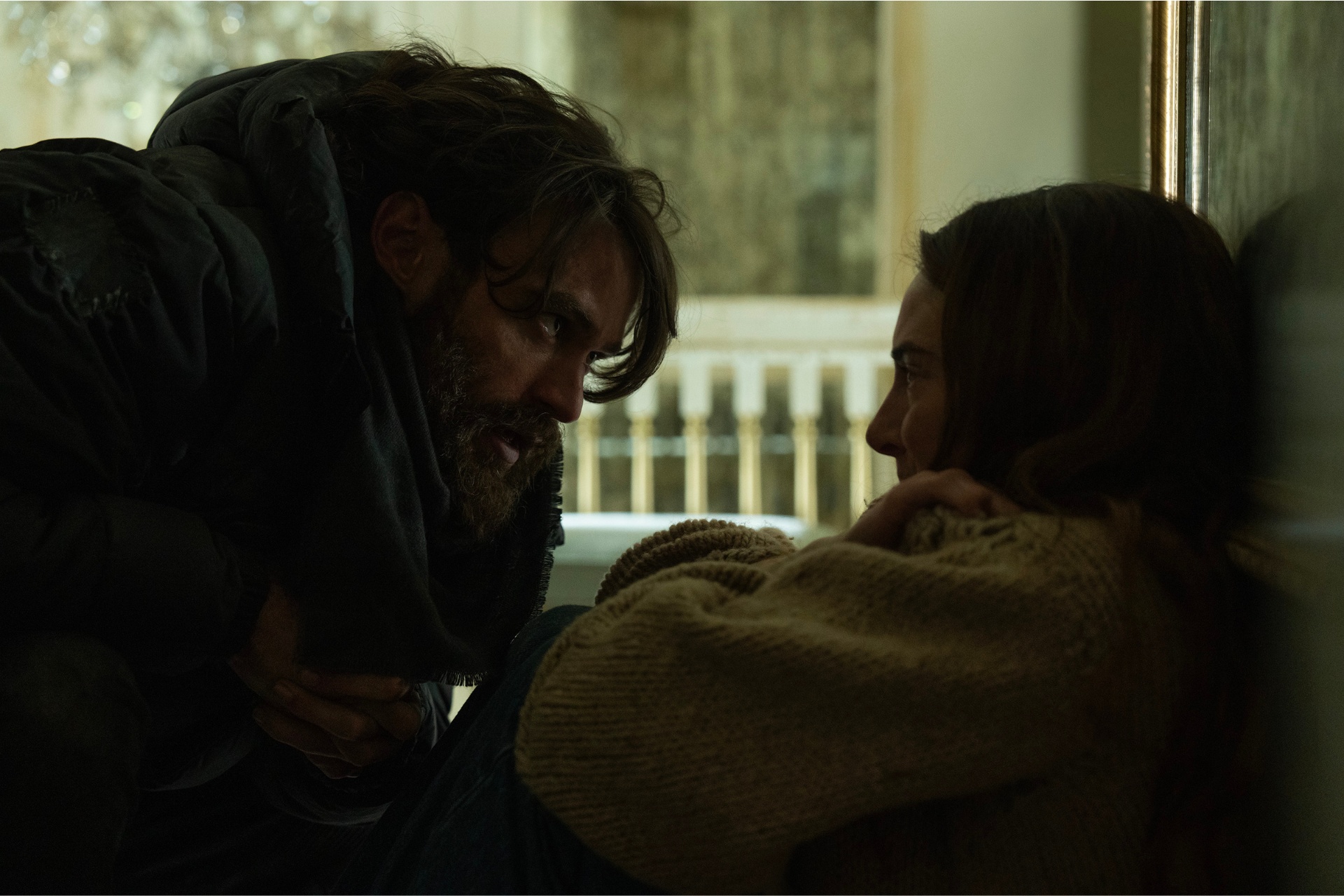 Thomas Doherty as Link and Shailene Woodley as Annie Clay in Paradise